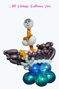 balloon artist - balloon centerpiece with small Pirate ship for kid's birthday party