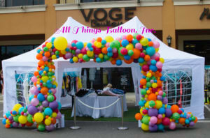 Balloon decorator - organic square arch